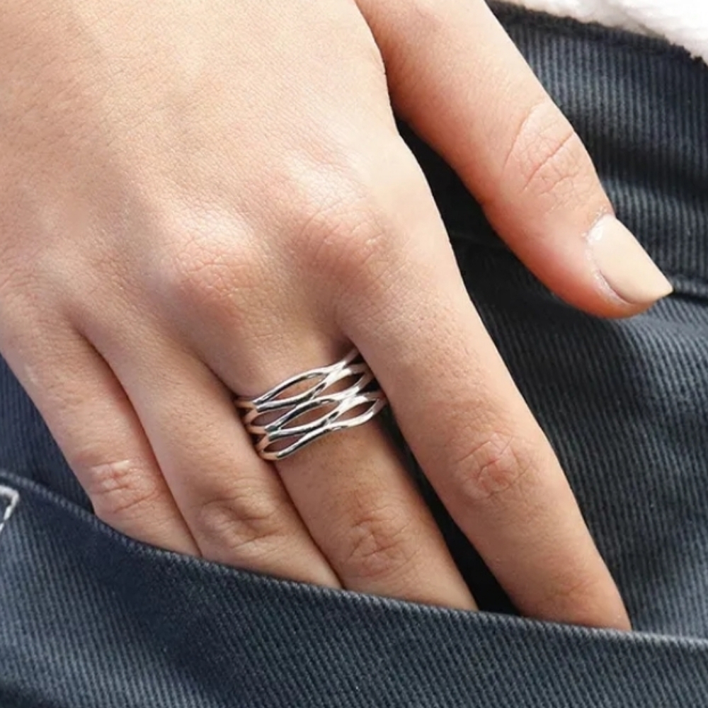 Sterling Silver 18k White Gold Plated Criss Cross Band Ring Sizes 6-9 - Picture 2 of 2
